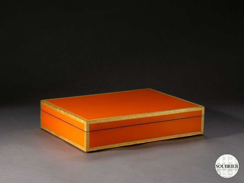 Grand coffret en laque orange 