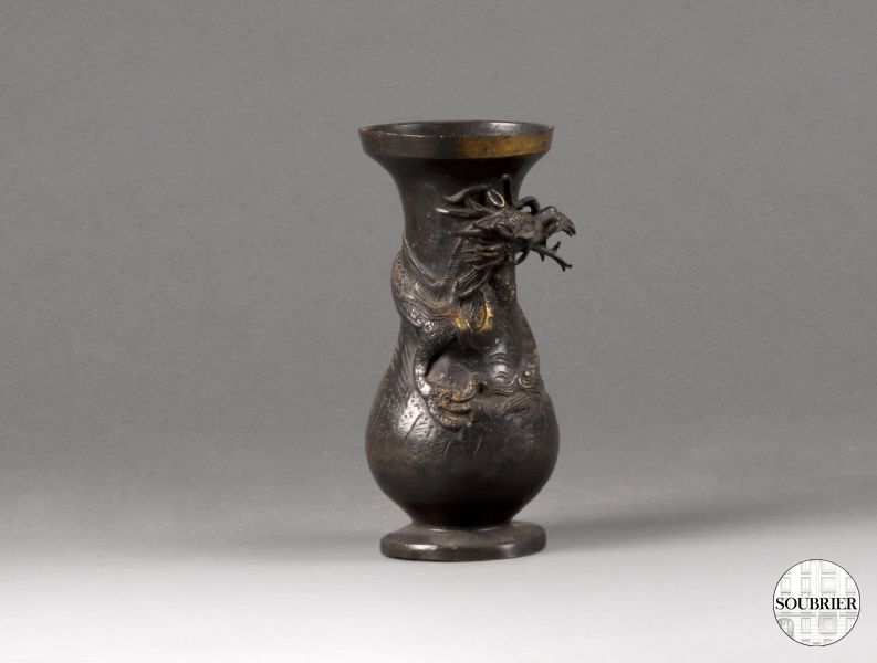 Vase dragon chinois en bronze