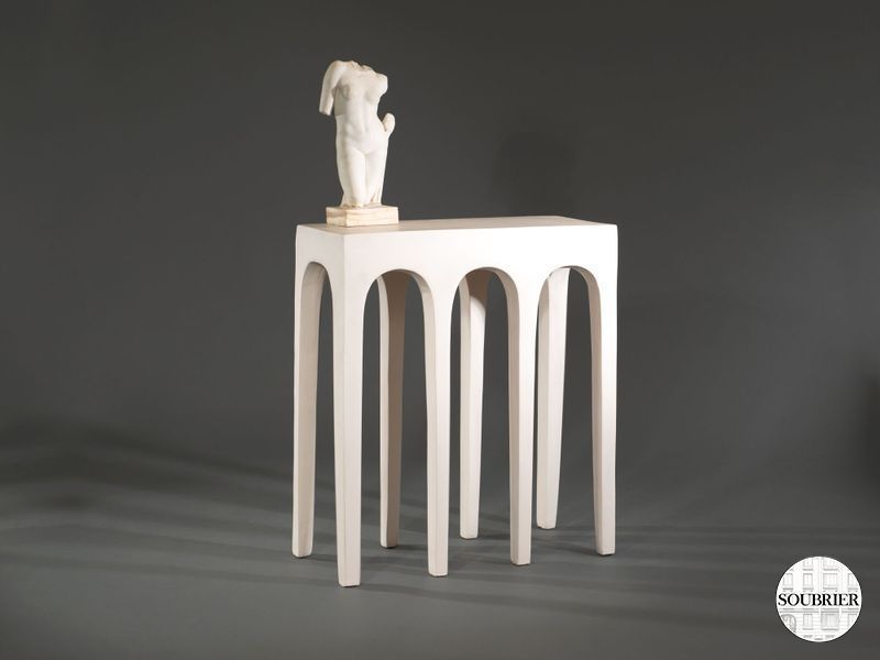 Console moderne trois arcades