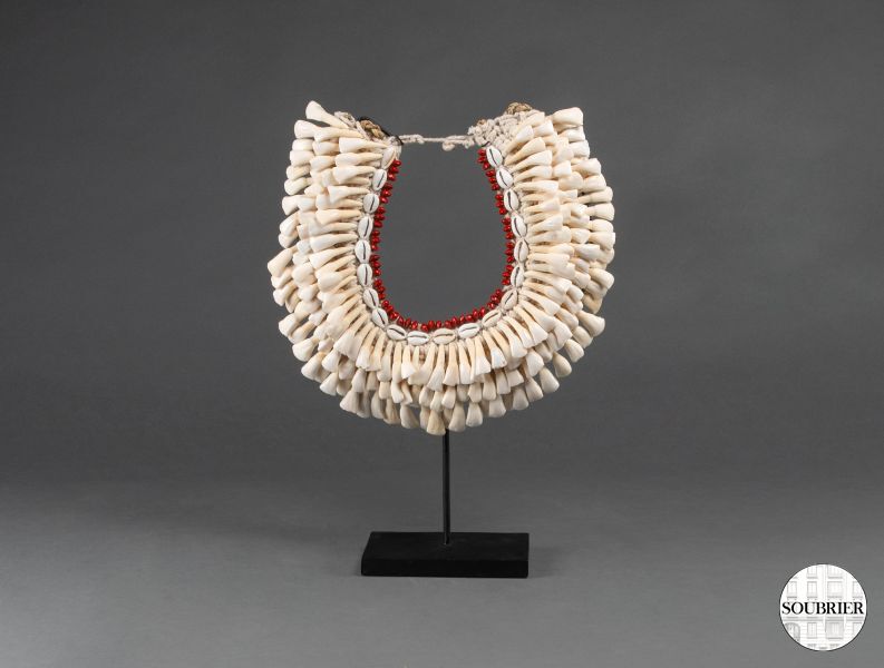 Teeth necklace