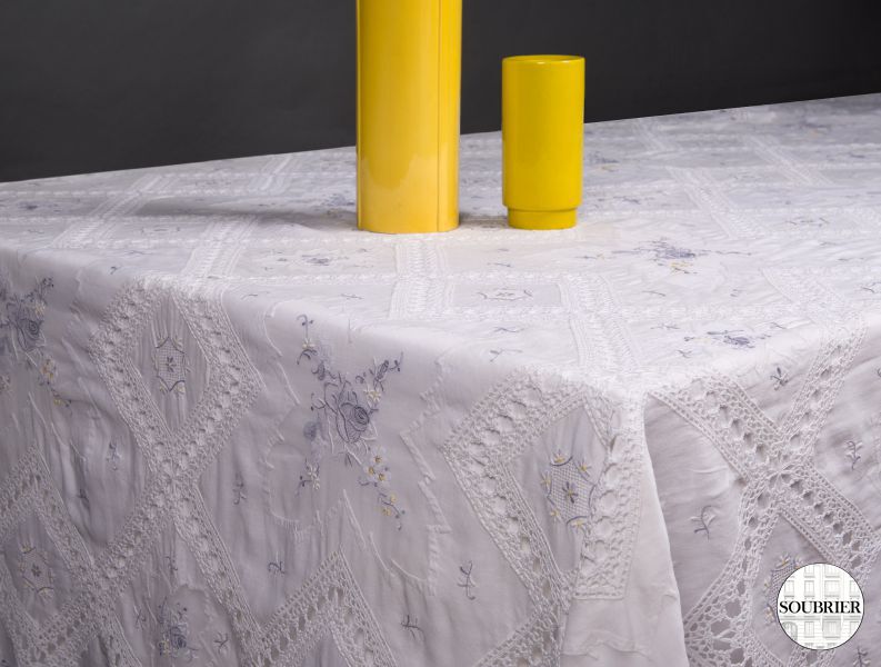 Nappe en coton et dentelle