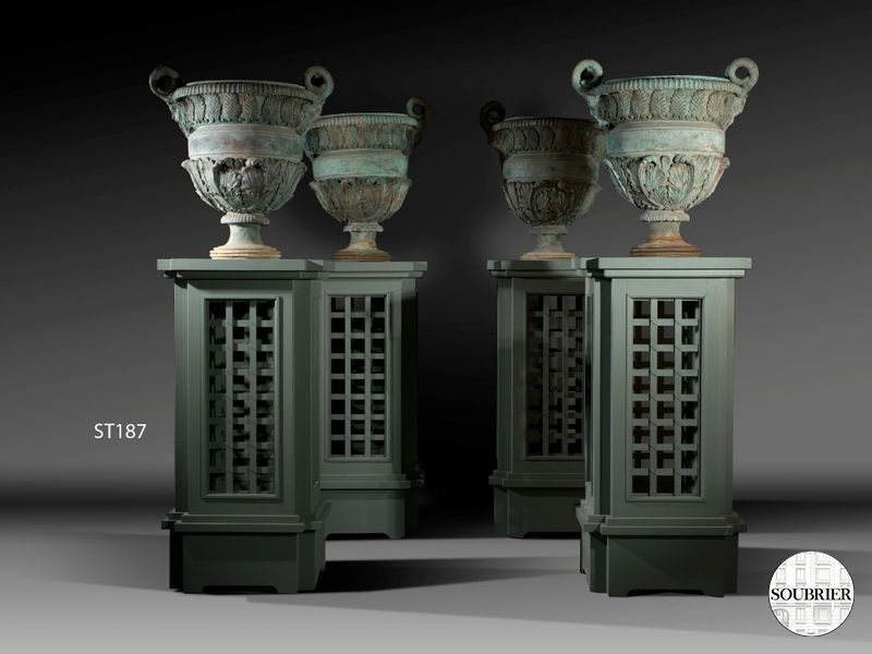 4 Grands vases de jardin aux cornes de bélier