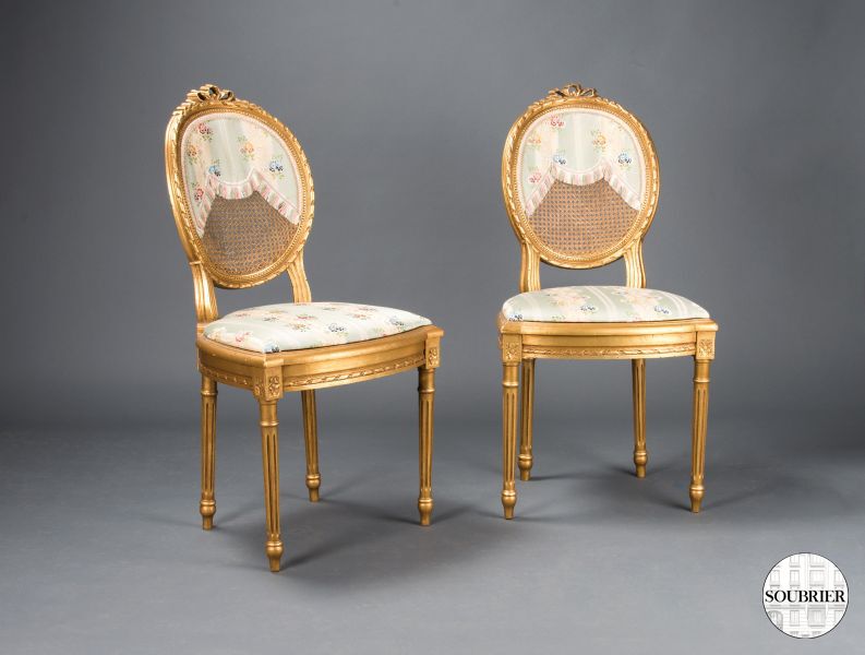 Paire de chaises style Louis XVI