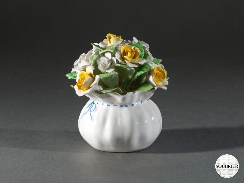 Petit pot fleuri en faience