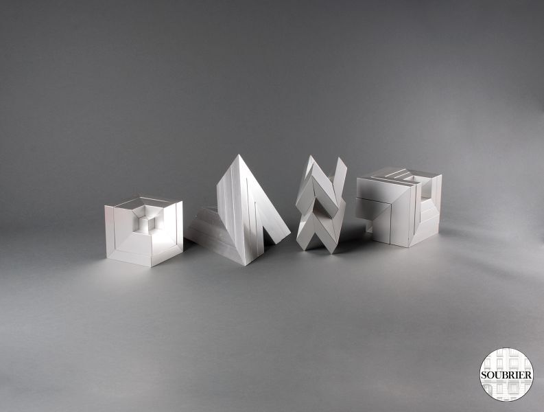 Sculptures cube or diamond