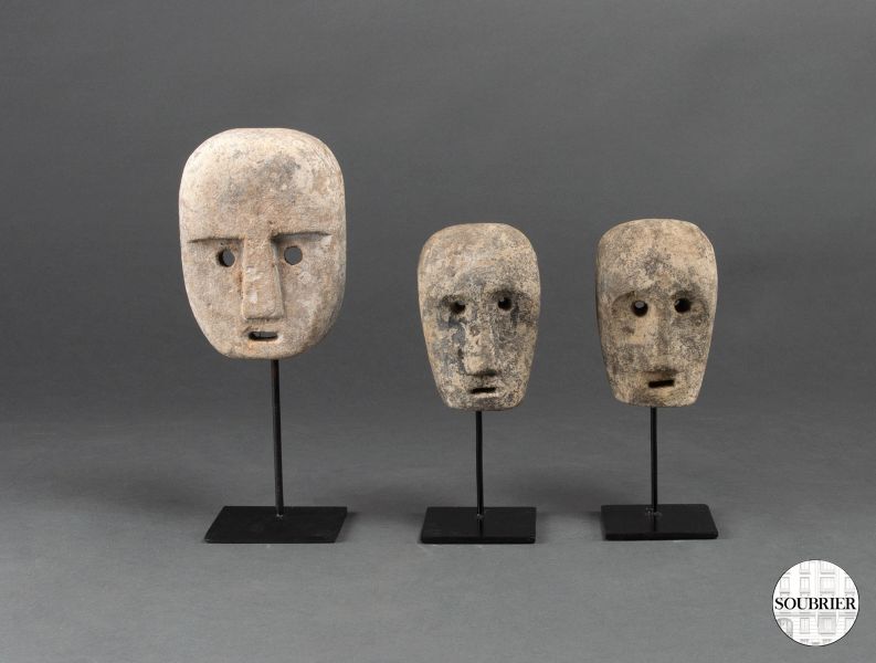 Ensemble de masques en pierre