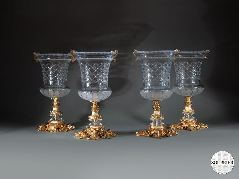 Quatre  vases Medicis cristal
