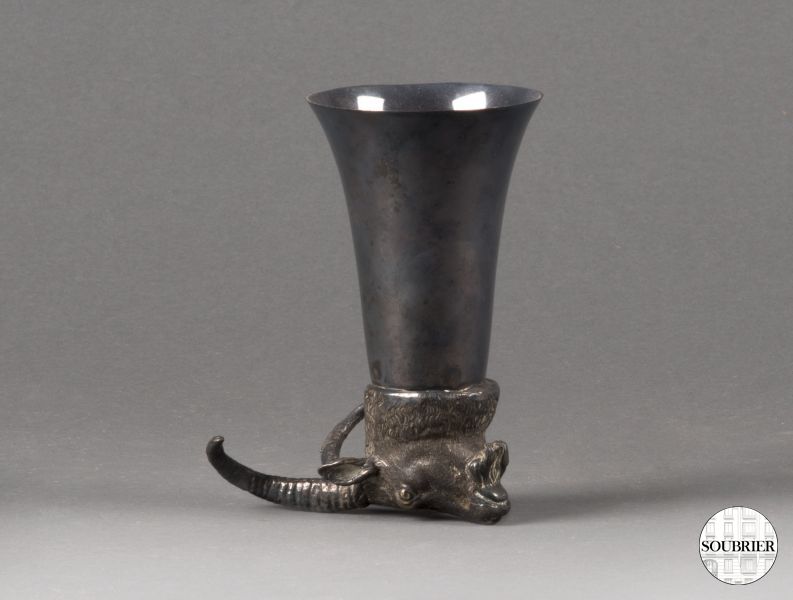 Bronze drinking horn