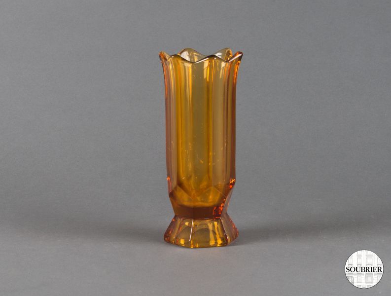 Vase en verre jaune orangé