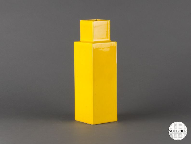 Vase haut en céramique jaune