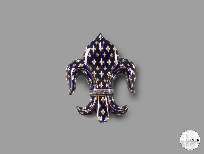 Fleur-de-lis wall vase