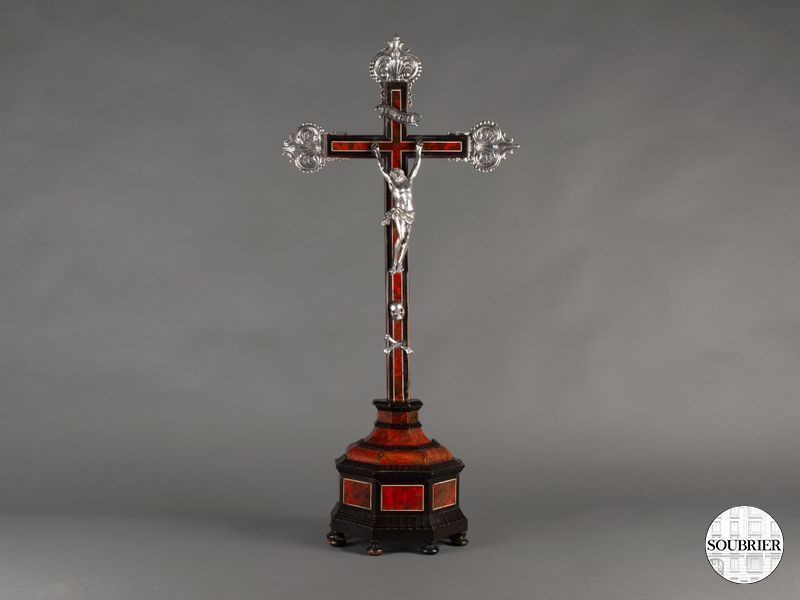 Christ d'autel écaille rouge