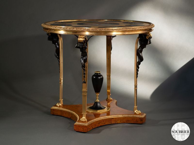Guéridon en bronze doré