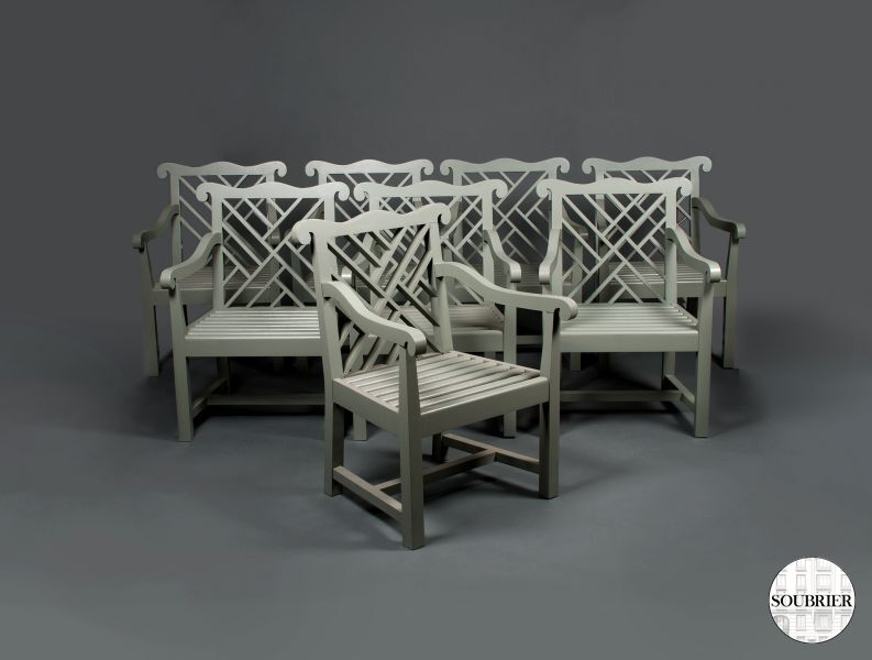 Huit fauteuils de jardin