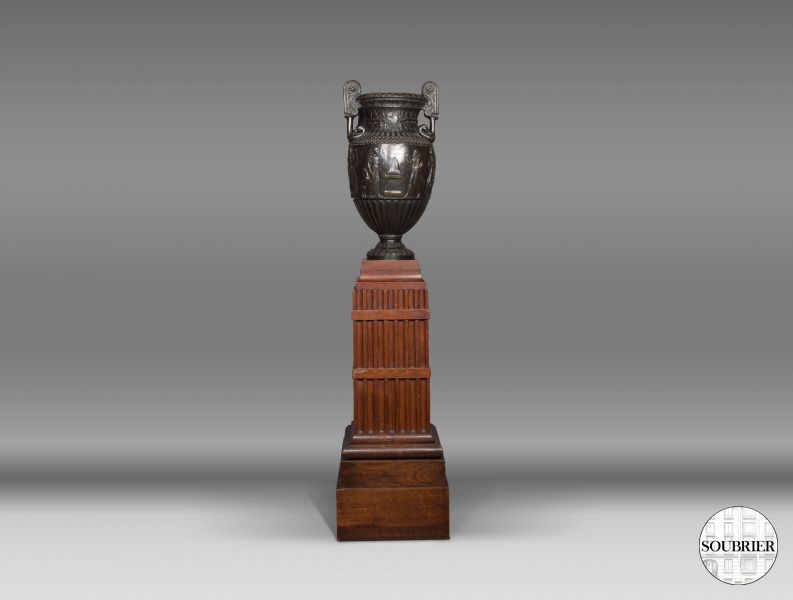 Vase néoclassique et stèle en bois