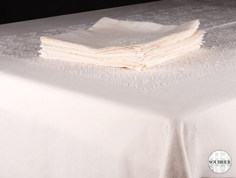 Overstitched ecru cotton tablecloth