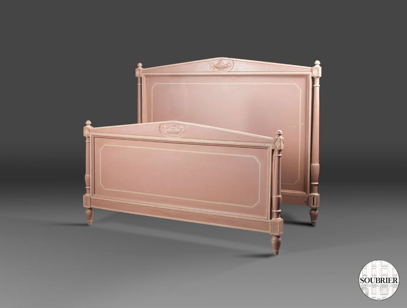 Executive bed lacquered wood