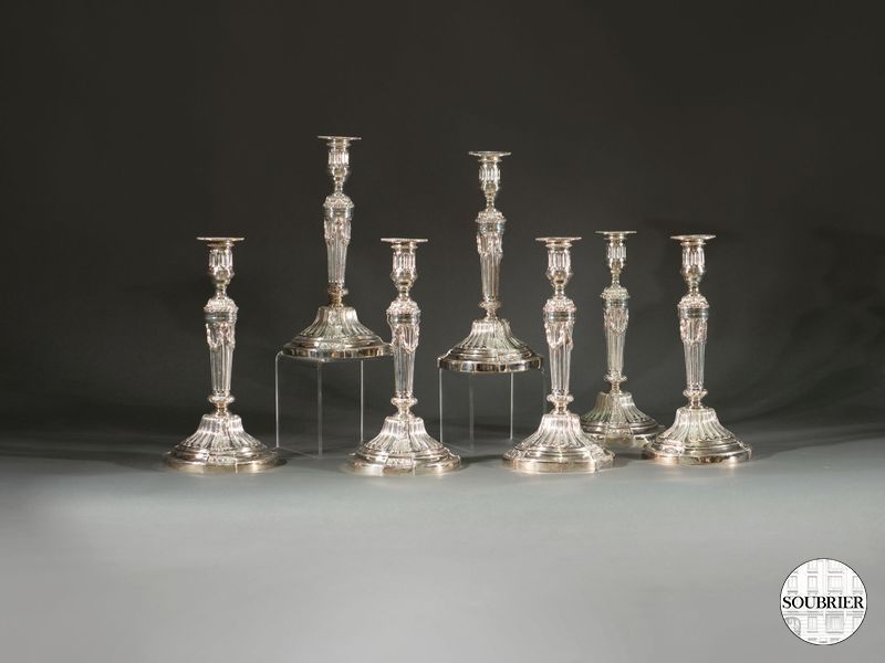 Sept bougeoirs Louis XVI Métal argenté