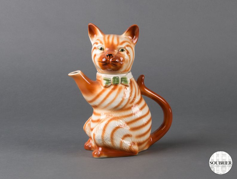 Cat-shapped tea pot