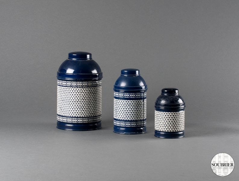Set of cylindrical tea canisters