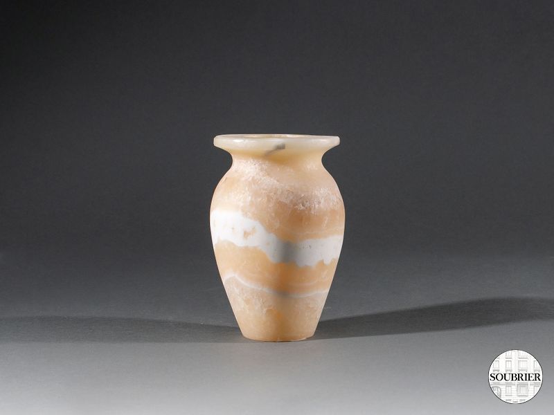 Petit vase en albatre