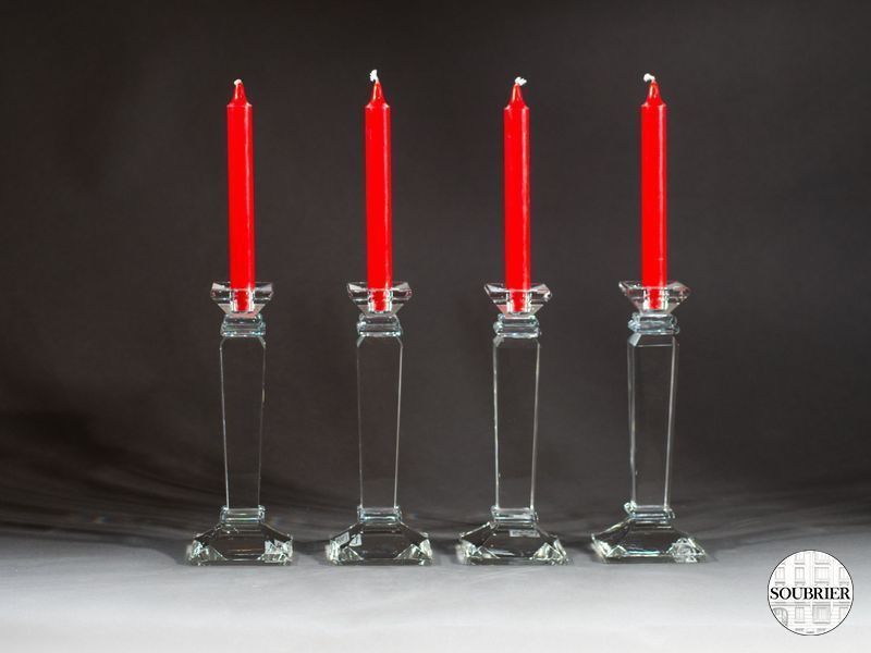 Quatre bougeoirs en verre
