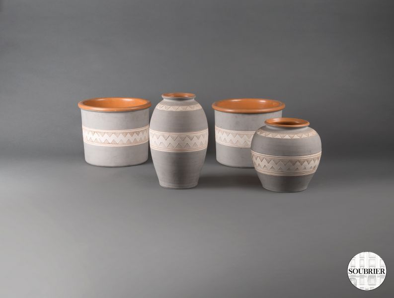 4 grey terra cotta vases