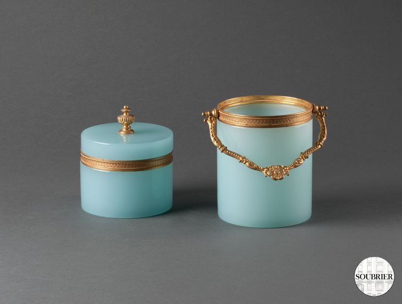 Coffret en opaline bleue