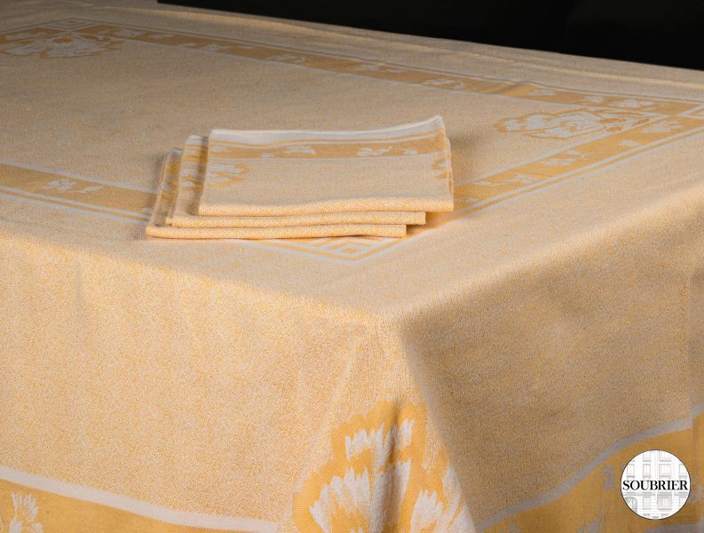 Nappe jaune pâle motifs grecs