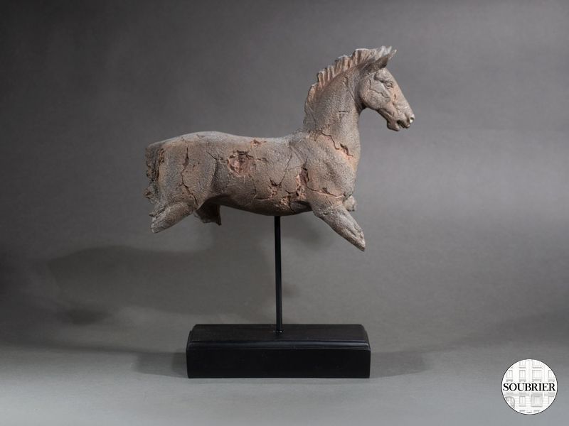 Cheval sur socle
