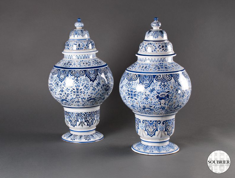 Two blue vases Delft