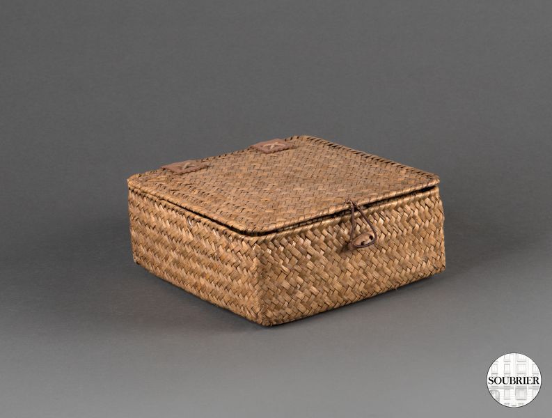 Nesting wicker boxes