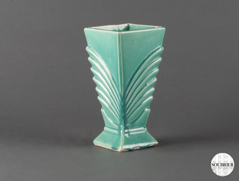 Vase en faïence vert clair évasé