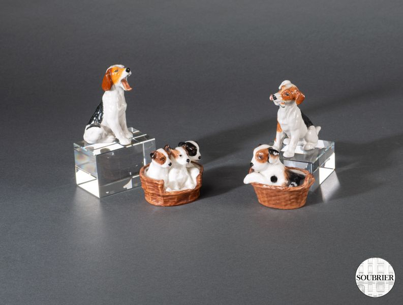 Ensemble de chiens en porcelaine