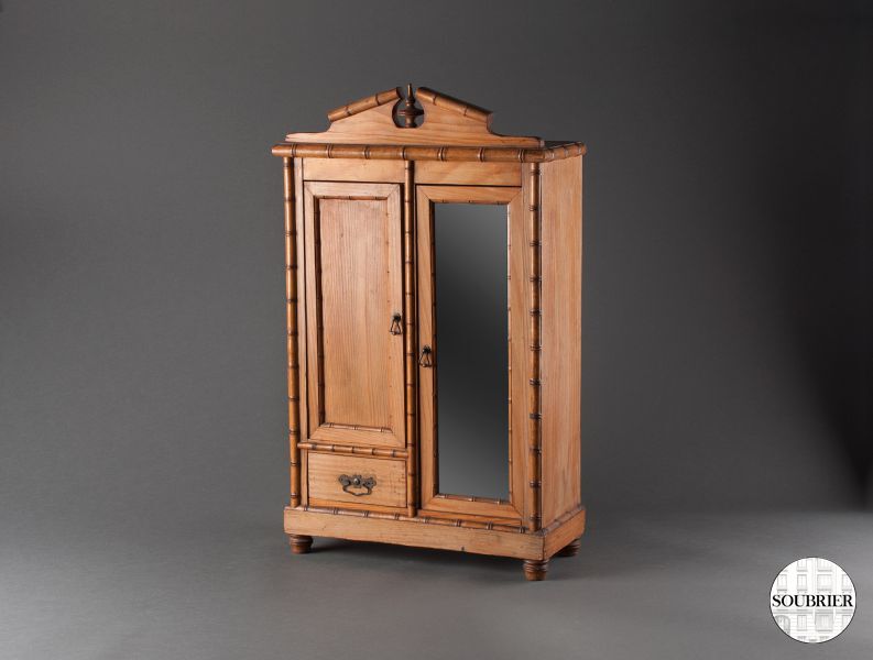 Armoire à glace de poupée