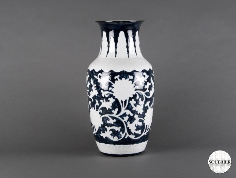 Blue & white chinese vase