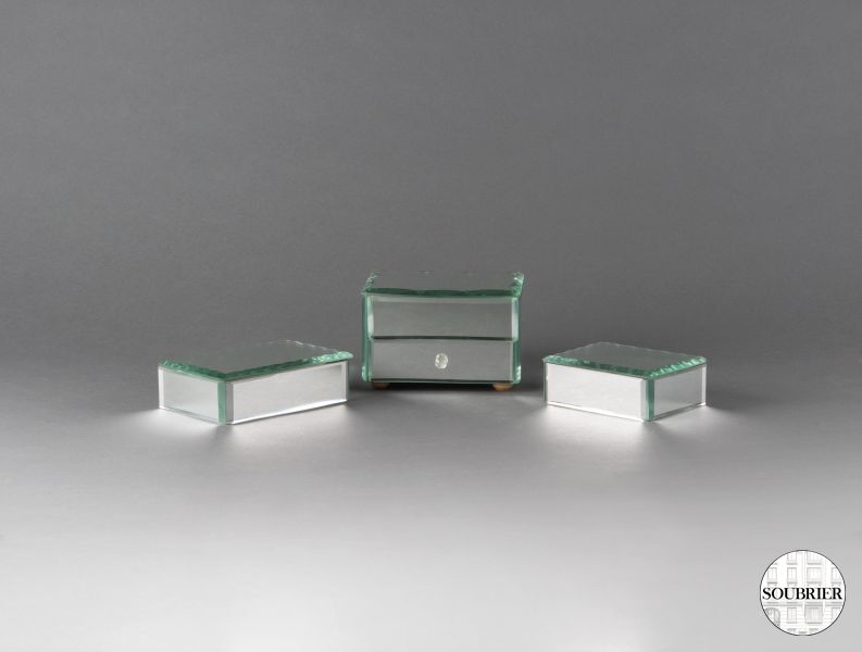 Set of mirror boxes