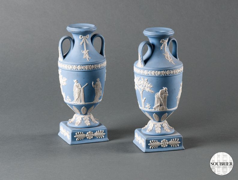 Deux vases Médicis Wedgwood