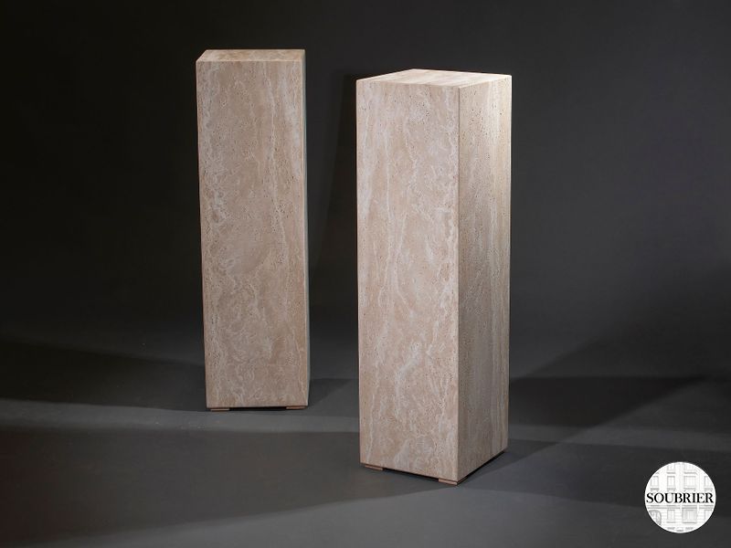 2 stèles carrée en travertin GM