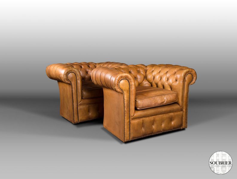 Fauteuils Chesterfield en cuir gold