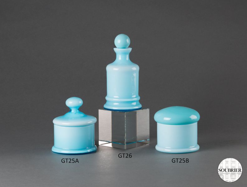 Garniture de toilette opaline bleue