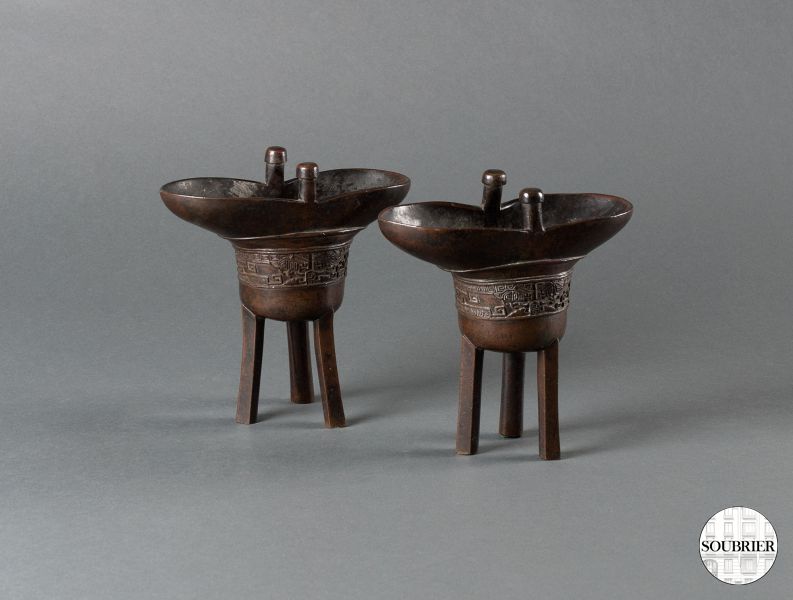 Deux vases chinois en bronze