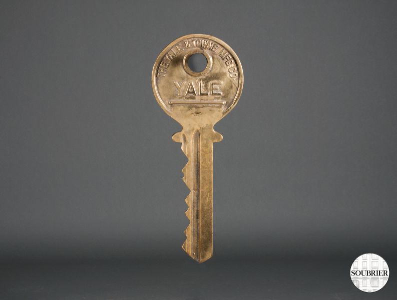 Advertising giant key