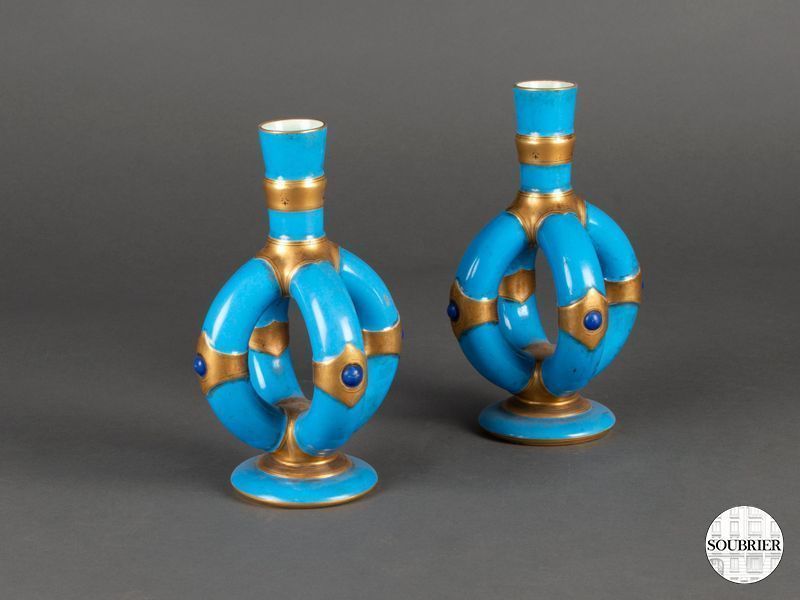 Deux vases opaline bleue