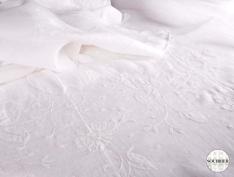 Nappe en organdi blanc