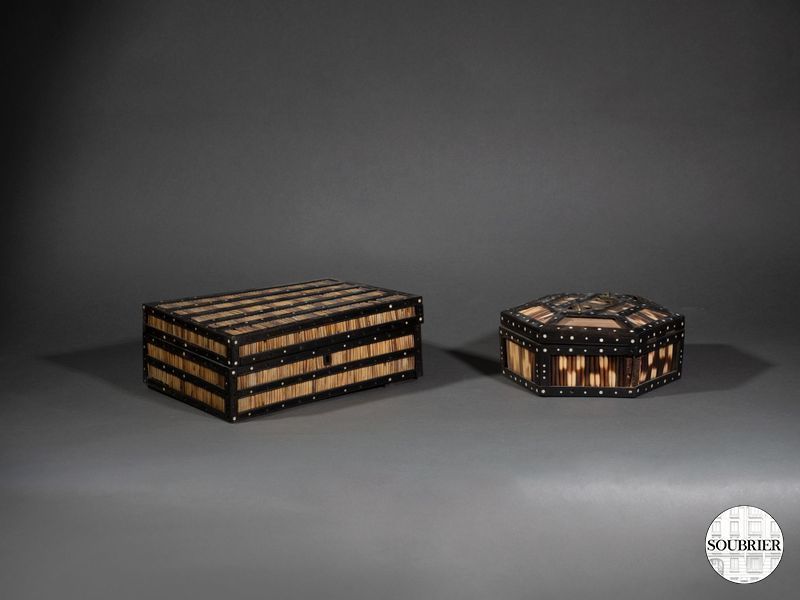 2 coffrets en pique de porc épique