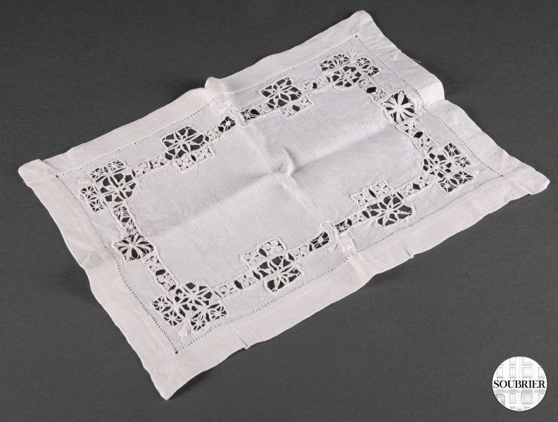 Napperon broderie anglaise