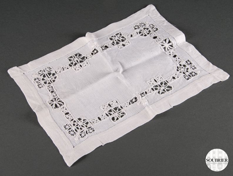 Broderie anglaise doily