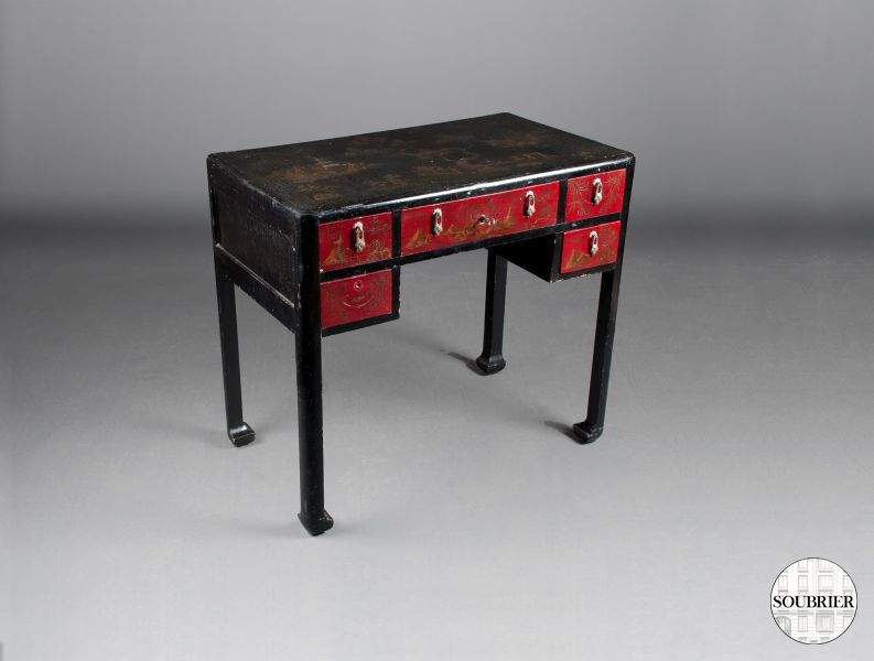 Small lacquered desk