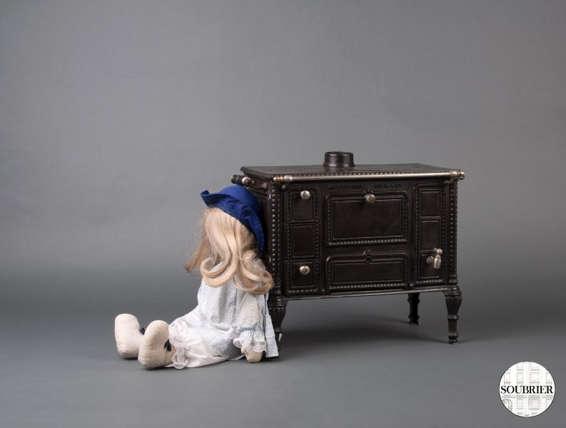 Doll-sized stove